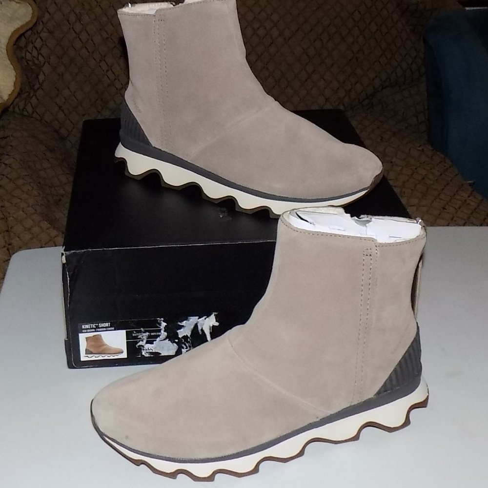 New Sorel Kinetic short boot ash brown suede